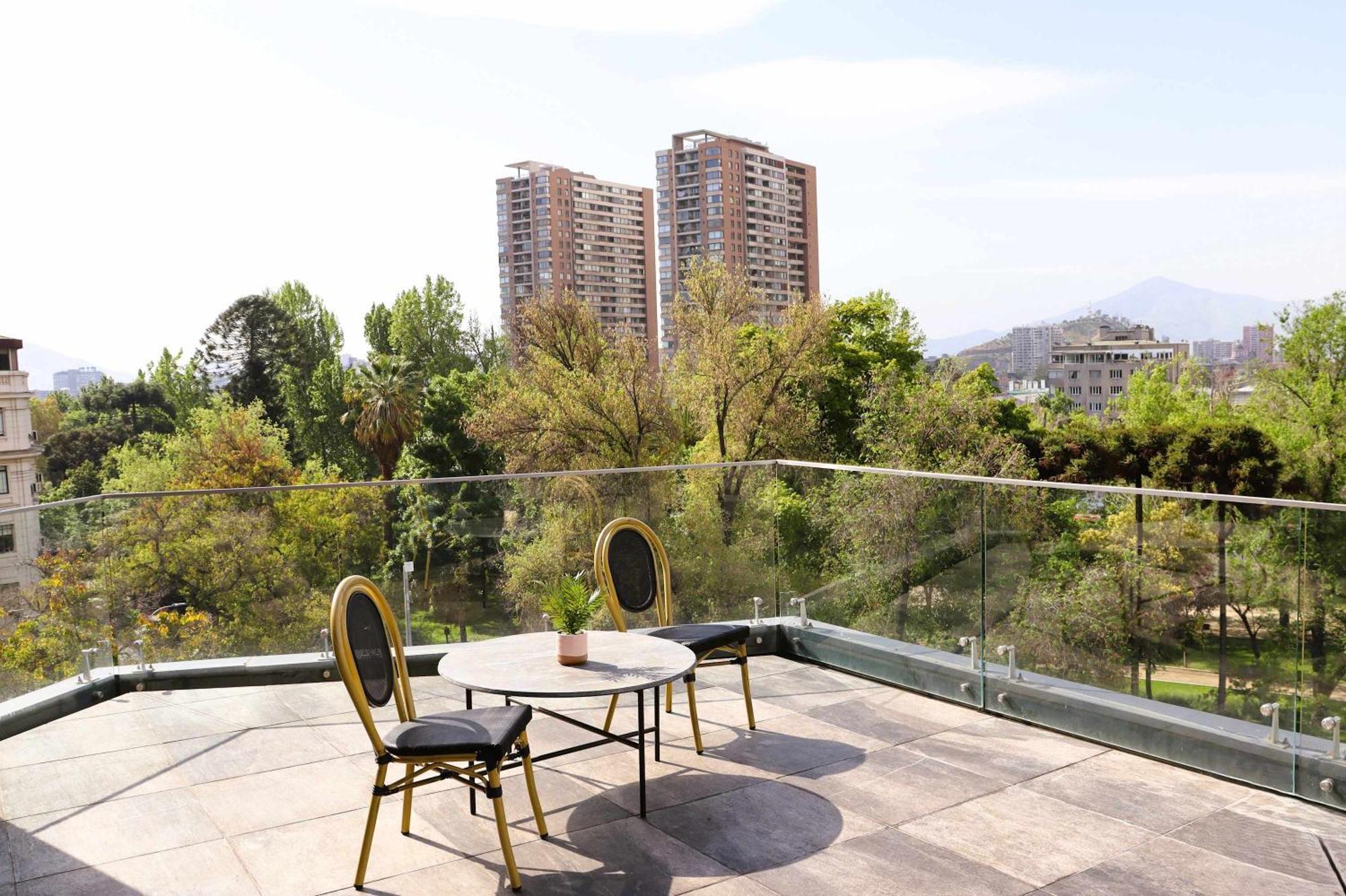 Hom I 2 Pax Frente Del Museo Bellas Artes * Santiago